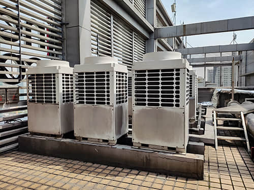 屋頂空調機組震動噪聲大，不切管道不抬設備方案這樣做！