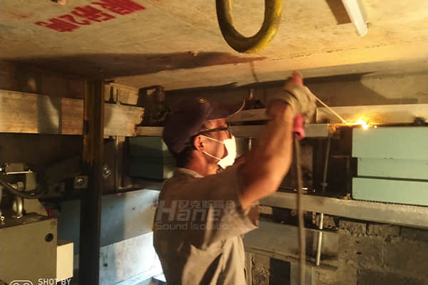 住戶室內(nèi)長期遭受電梯困擾，該如何解決？